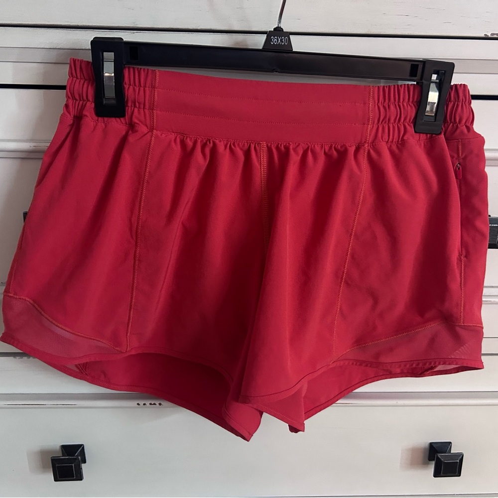Lululemon Hotty Hot LR Short 2.5” Lined NWT Size 8 Dark Red Reflective Details
